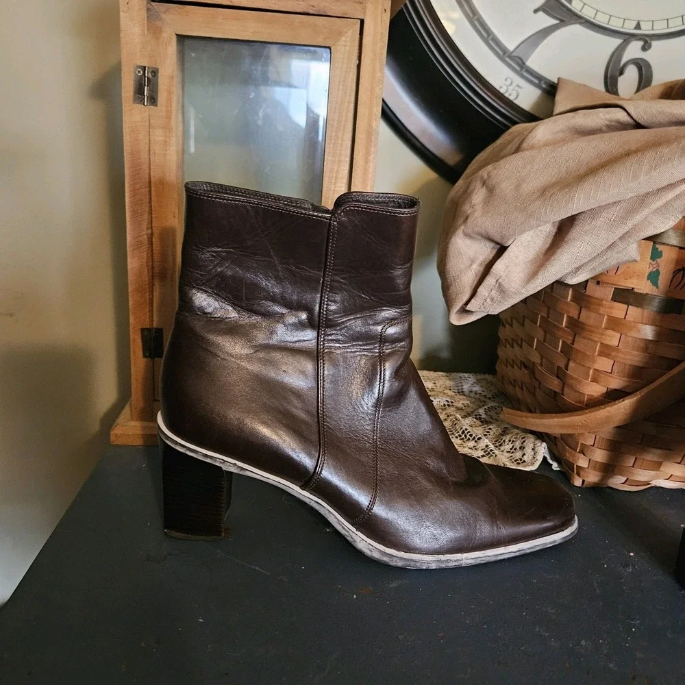 Cole Haan 9.5 B Boots 9½ B, 2053 Leather Heeled Narrow Country Brown  Zip Read